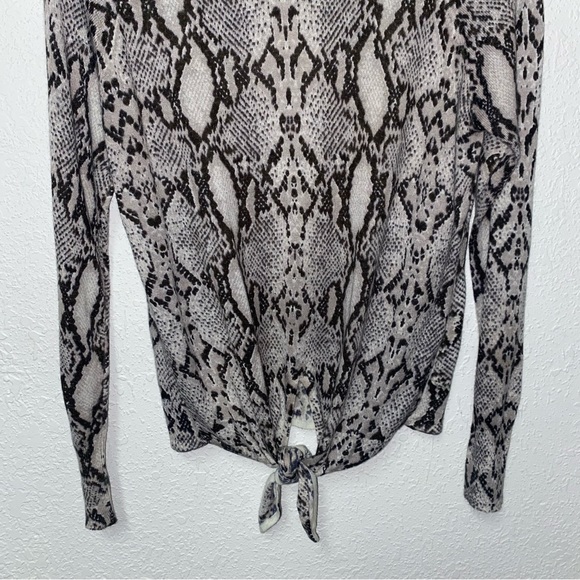 Olivaceous Snakeskin Print Tie Waist Sweater Size Medium - Picture 12 of 14